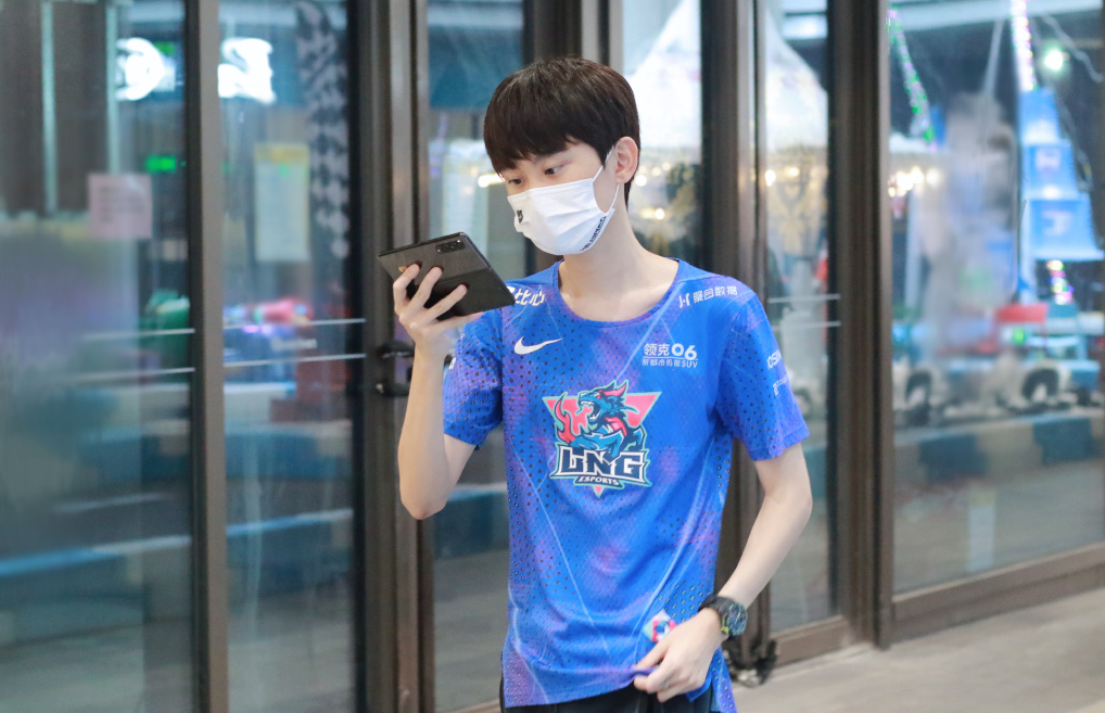 塞尔维亚队引发争议！，Rookie官方宣布表现优异新规全场沸腾不已